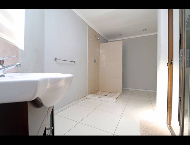 5 BEDROOM HOUSE TO LET IN WINSTON RIDGE